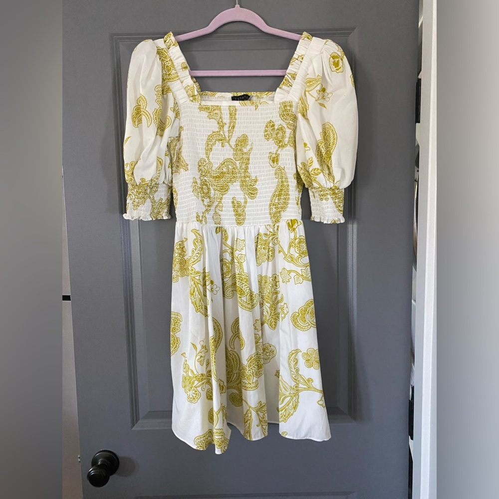 Green and white paisley 1. State dress in size M